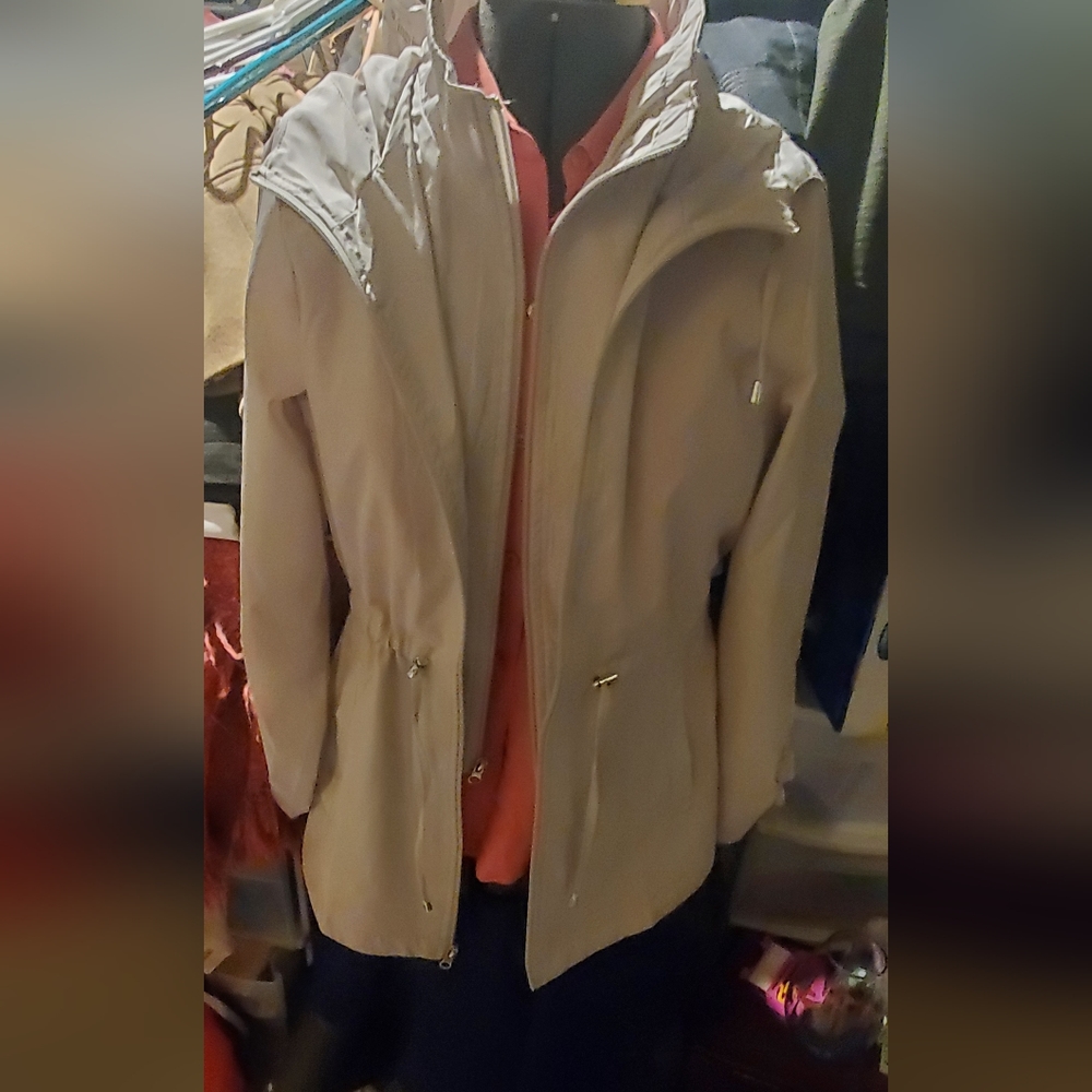Jones New York windbreaker size small cream color like new